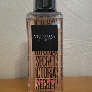 Victoria's Secret Love Me Fragrance Mist